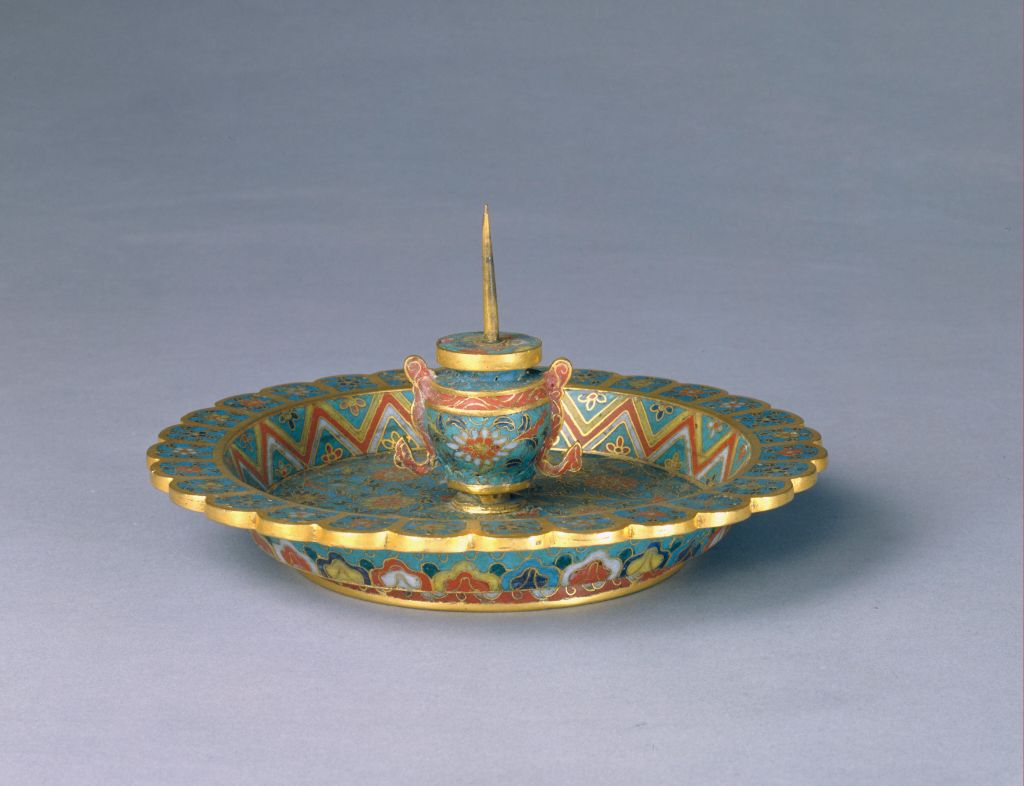 图片[1]-Wanli style filigree enamel flower pattern chrysanthemum petal candlestick-China Archive